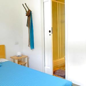 Kleine Kamer met een King Size Bed